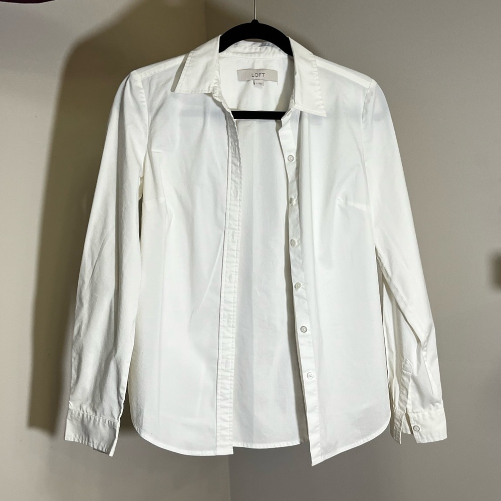 Ann Taylor fitted button-up
